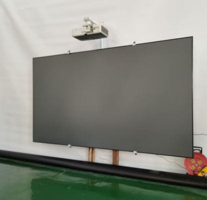 Wifi en Bluetooth-connectiviteit Touchscreen kiosk in zwart met zilveren frame met en spraak afstandsbediening