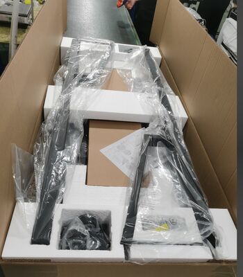 Hoogteverstelbare mobiele tv-kar staan voor 65"-100" displays