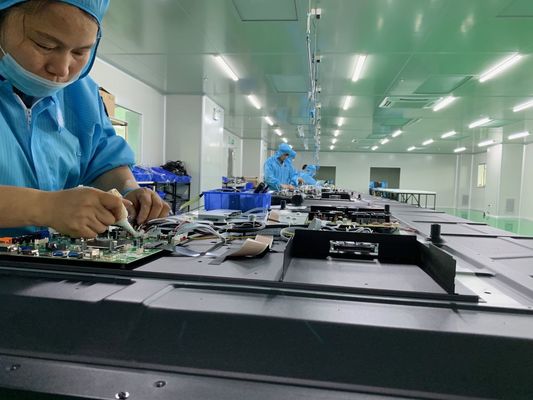 IBoard Factory Android 9.0 Interactief Flat Panel met 50.000 uur levensduur en 40 aanraakpunten voor verbeterd lesgeven