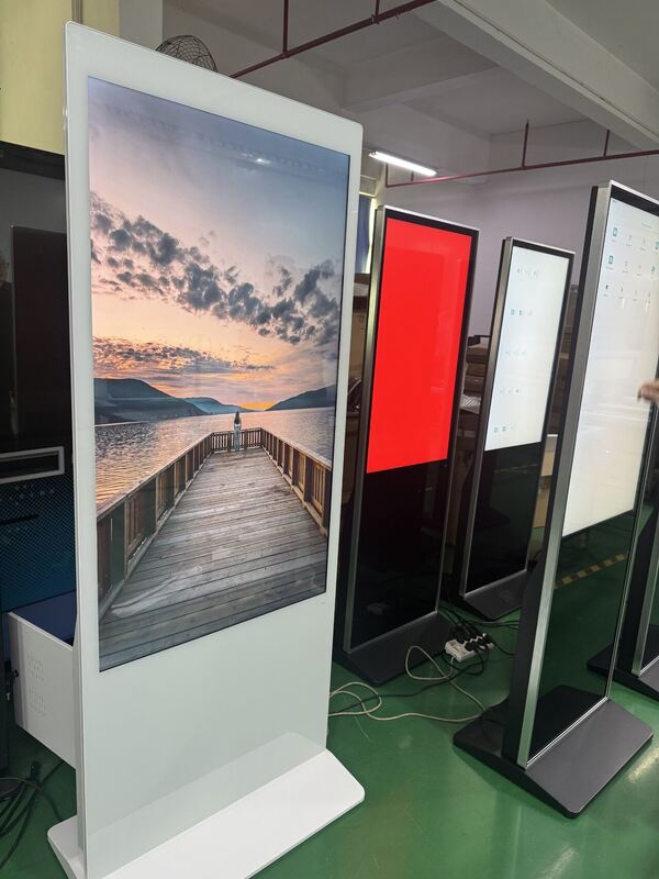 Monitor en analyseer digitale reclamecampagnes Digitale reclame monitor met echte realtime tracking en wand- of vloerstand installatietype